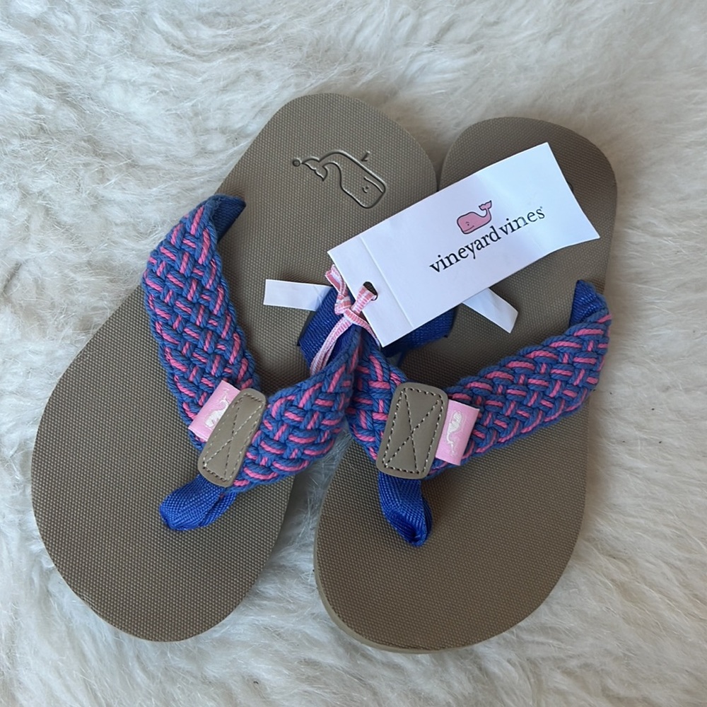 NWT Vineyard vines girl’s flip flops